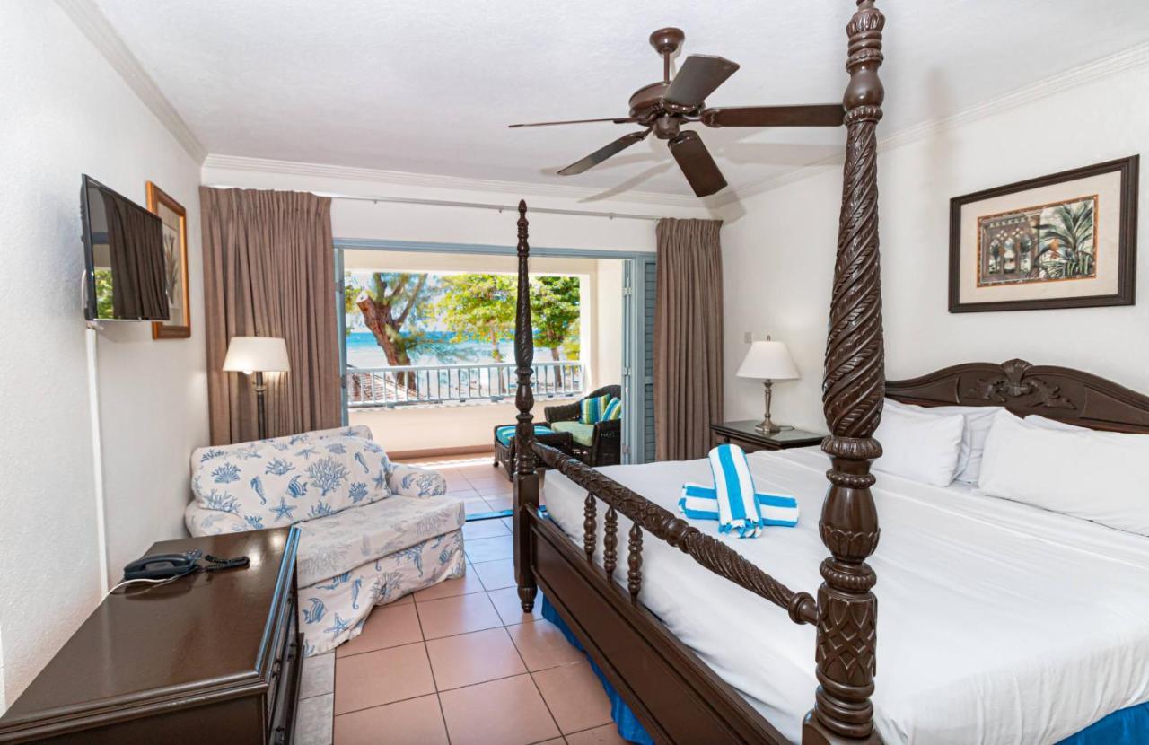 ברידג'טאון Savannah Beach Club Hotel מראה חיצוני תמונה